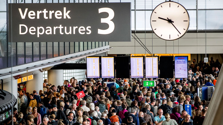 schiphol-drukte-16042019.jpg schiphol-drukte-16042019.jpg