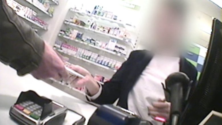 apotheek-pijnstillers-verborgencamera4-15517-780.png