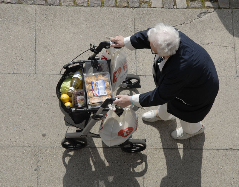 oudere_vrouw_boodschappen_800.jpg