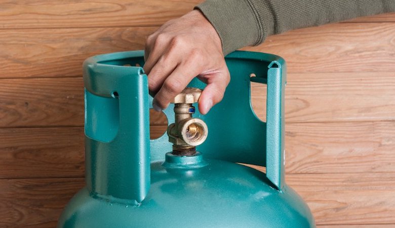 Gasfles-met-hand87166805_s.jpg Gasfles-met-hand87166805_s.jpg