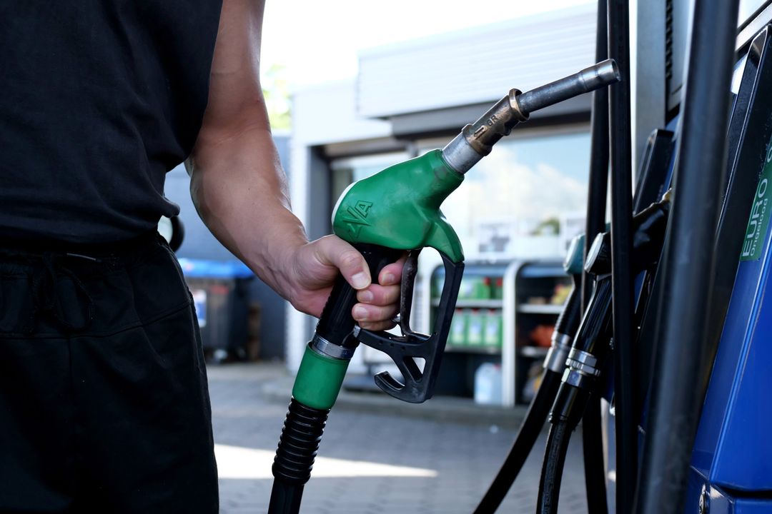 Bezineprijs blijft stijgen: hoe vind je het goedkoopste tankstation in jouw buurt?