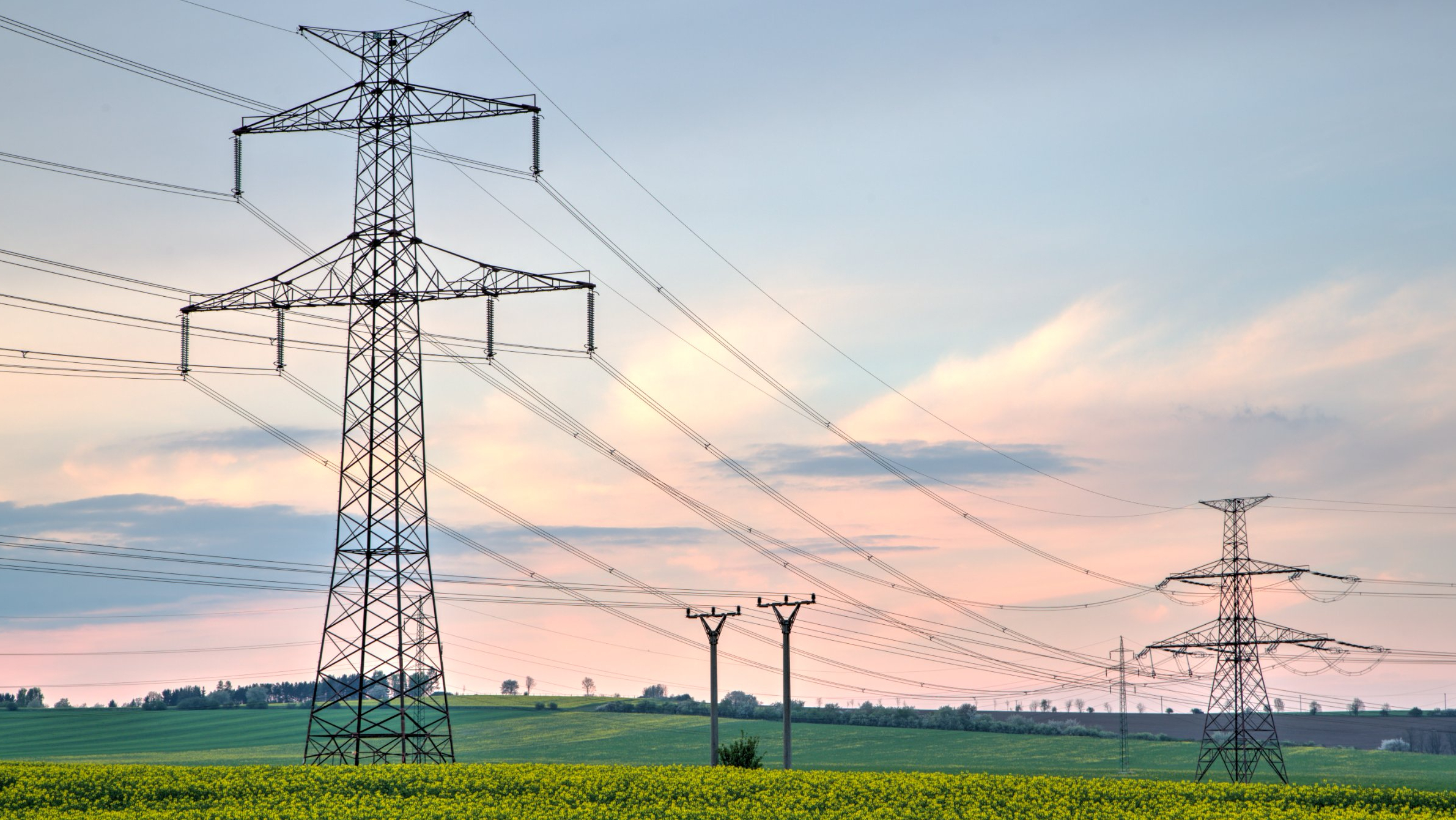Hoogspanningslijn_juni2022.jpg