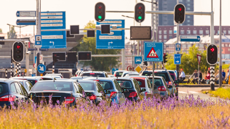 autos-in-de-file-op-de-weg-filetaks-780.jpg autos-in-de-file-op-de-weg-filetaks-780.jpg