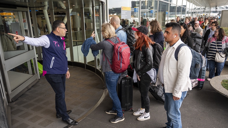 22-05-01-schiphol-luchthaven-vakantie-drukte-mei.jpg 22-05-01-schiphol-luchthaven-vakantie-drukte-mei.jpg