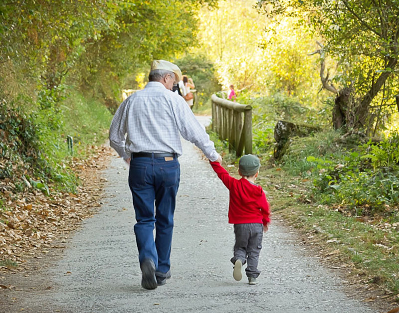 opa_jongen_kleinkind_natuur_628.jpg opa_jongen_kleinkind_natuur_628.jpg