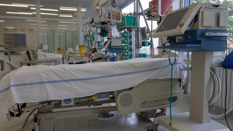 12meiintensivecare.jpg 12meiintensivecare.jpg