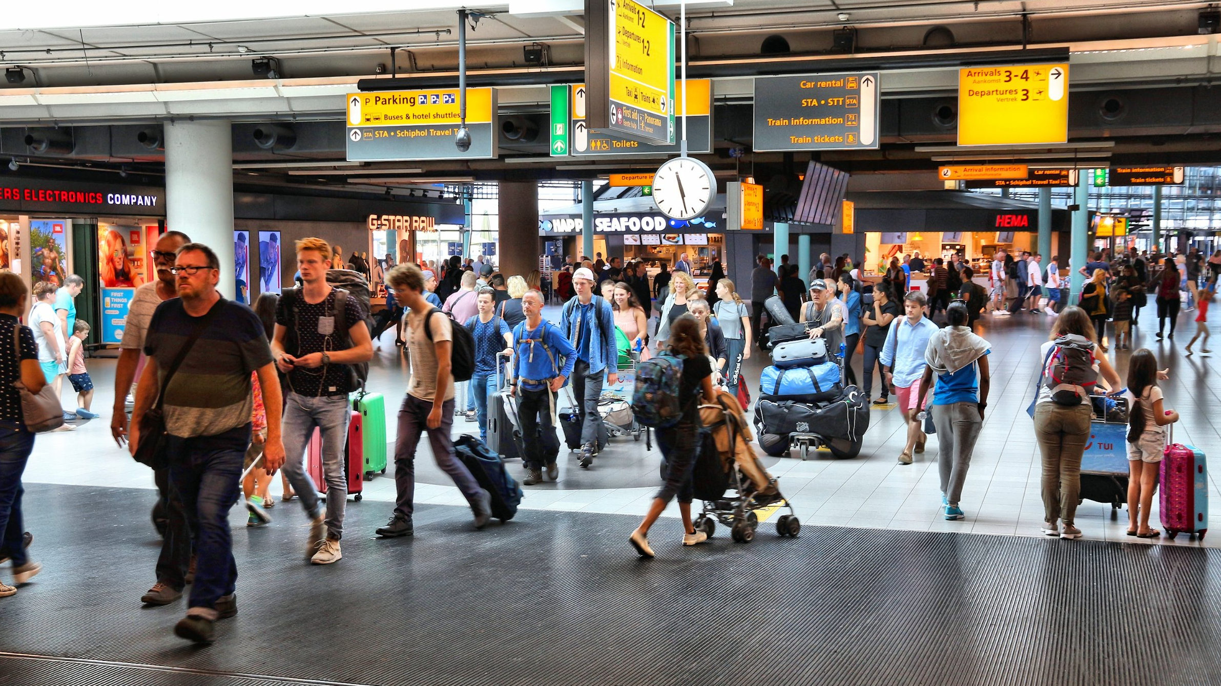Schiphol_wachtrij_aug2022.jpg Schiphol_wachtrij_aug2022.jpg