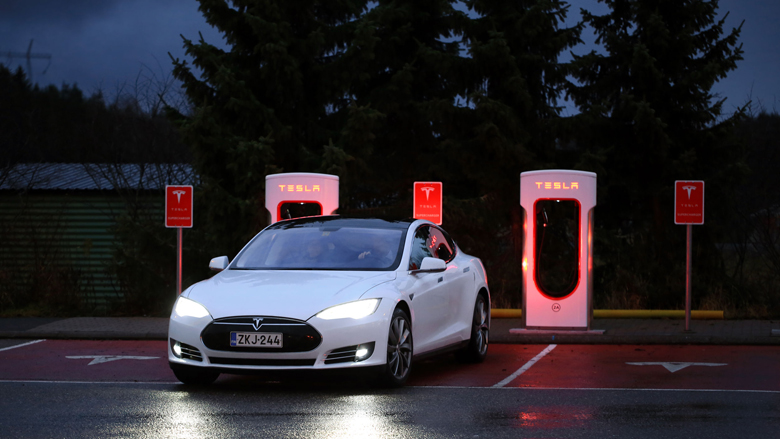 zelfrijdende-auto-tesla-verzekert-11-10-17.jpg zelfrijdende-auto-tesla-verzekert-11-10-17.jpg