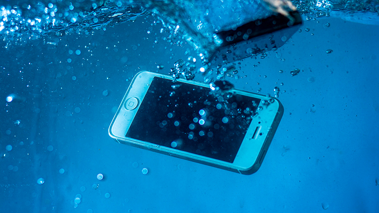 010822_telefoonwater.jpg 010822_telefoonwater.jpg