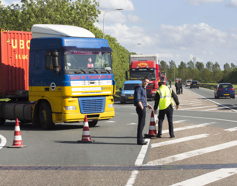 anp-wegafzetting_vrachtwagen_628.jpg anp-wegafzetting_vrachtwagen_628.jpg