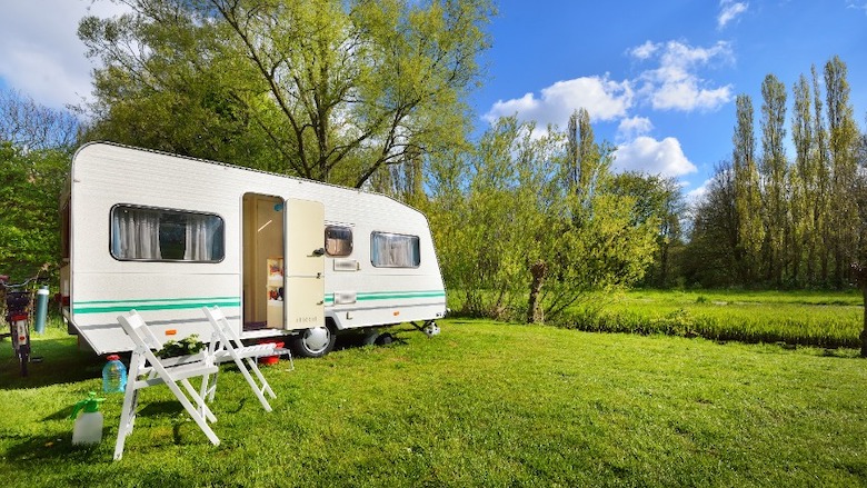 Caravan-168343618_s.jpg Caravan-168343618_s.jpg