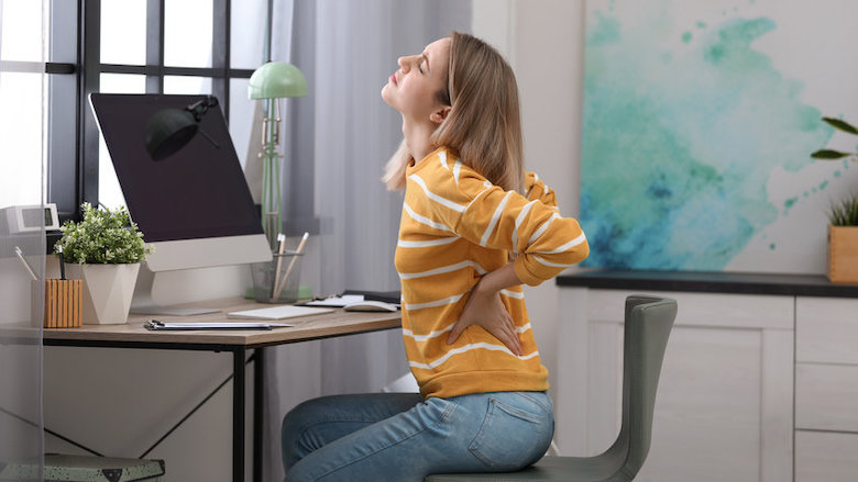 27meistretchenachterbureau.jpg 27meistretchenachterbureau.jpg