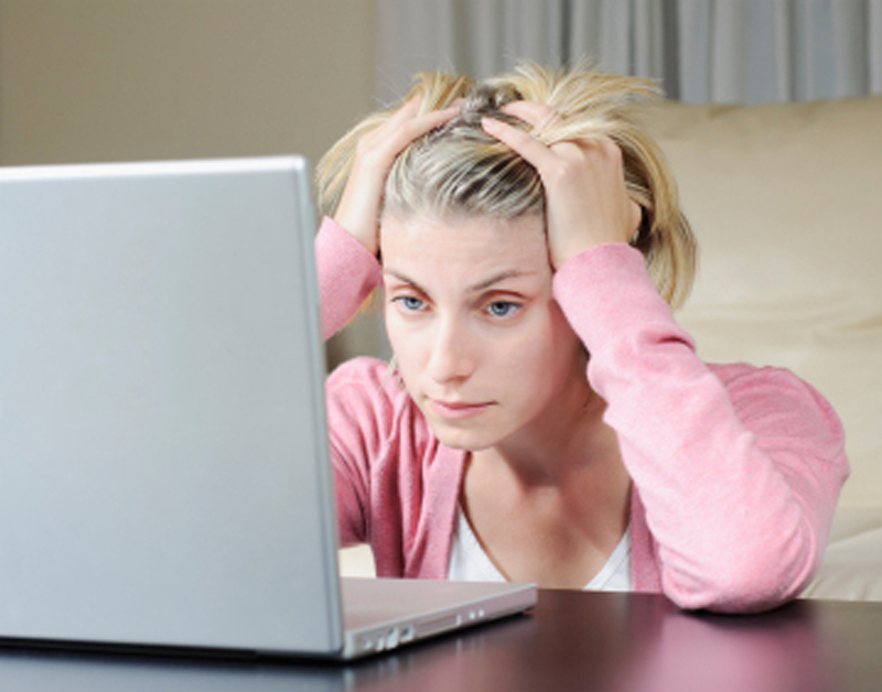 gefrustreerde_vrouw_met_laptop800_02.jpg gefrustreerde_vrouw_met_laptop800_02.jpg