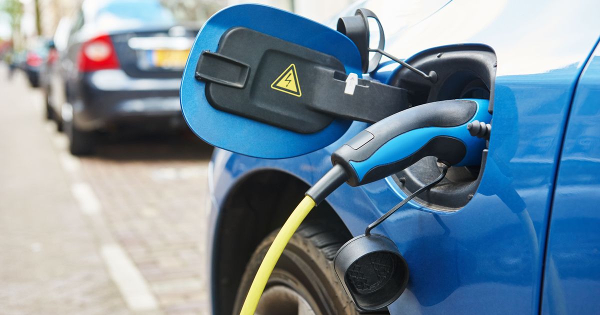 Benzine- of elektrische auto rijden kost evenveel, nog groot verschil ...