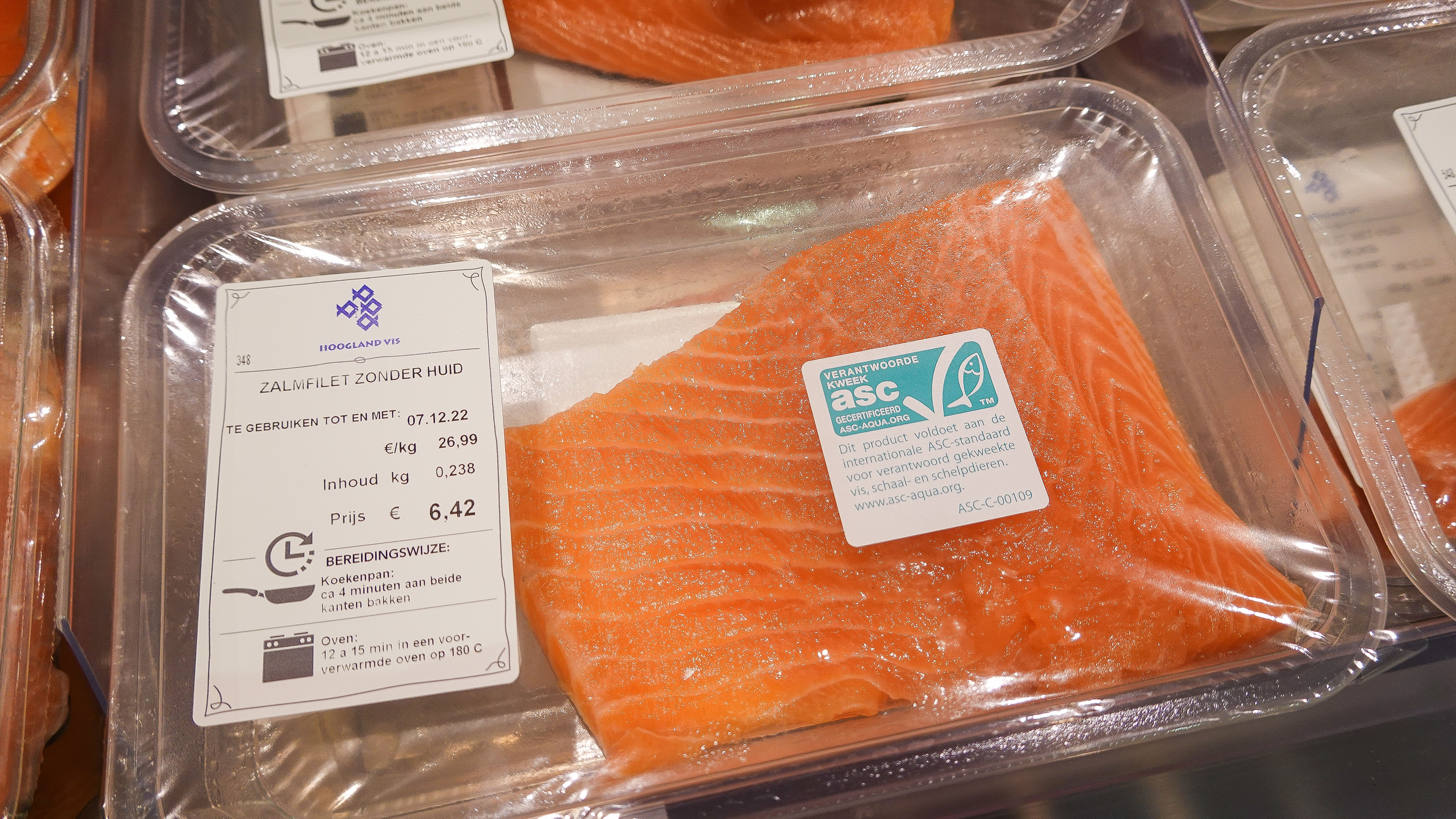gekweekte zalm.jpg gekweekte zalm.jpg