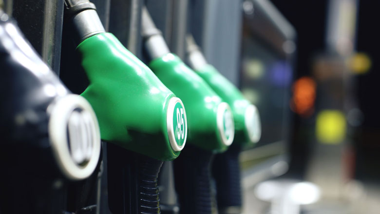 oude-autobezitters-gaan-meer-betalen-voor-benzine.jpg oude-autobezitters-gaan-meer-betalen-voor-benzine.jpg