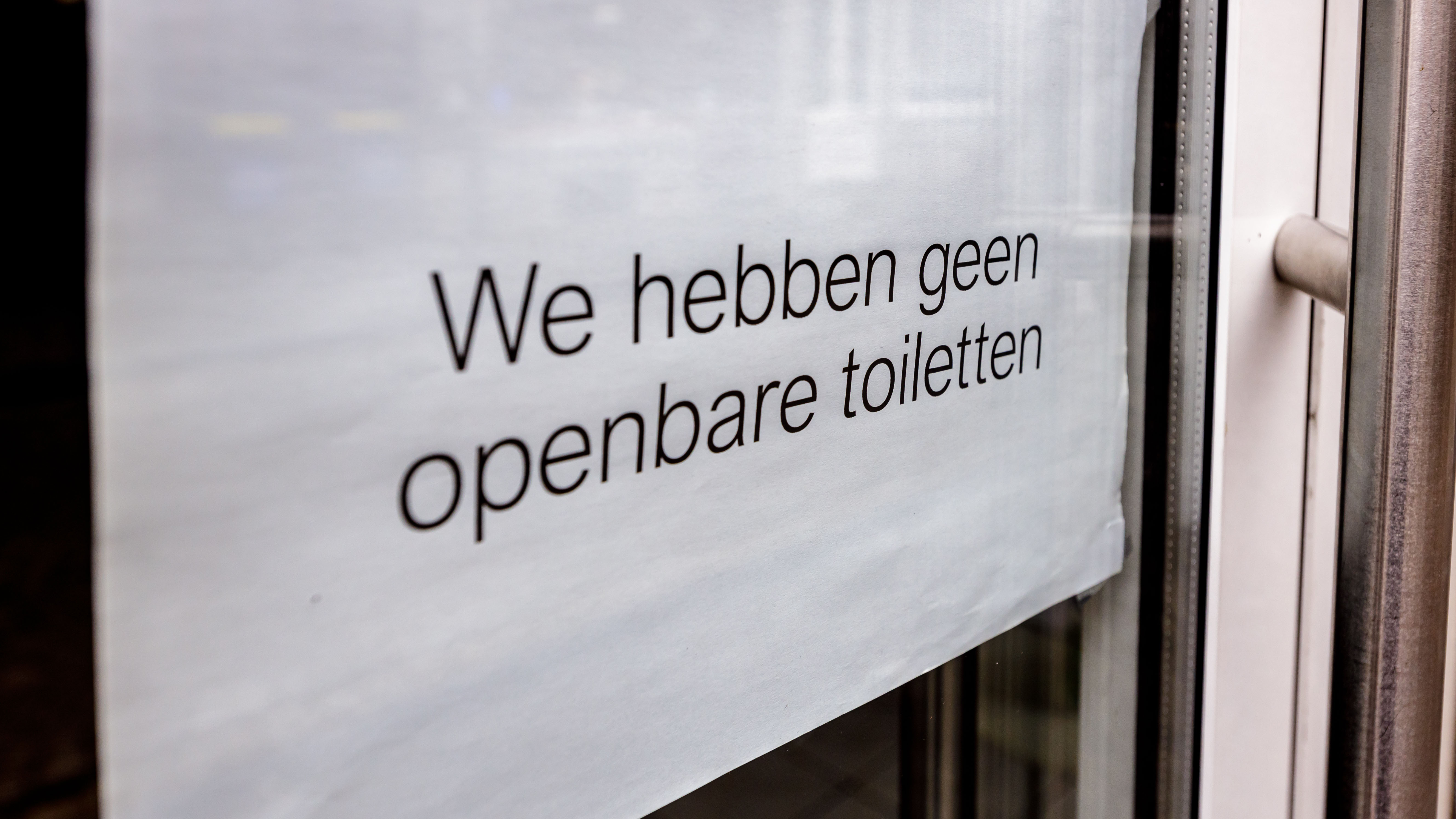 toiletbezoek.jpg toiletbezoek.jpg