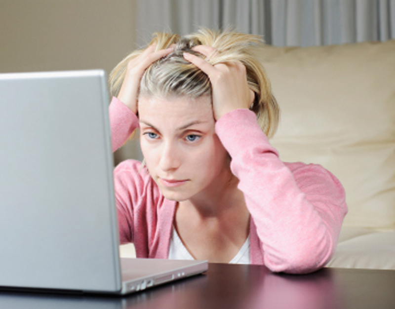 gefrustreerde_vrouw_met_laptop800_01.jpg gefrustreerde_vrouw_met_laptop800_01.jpg