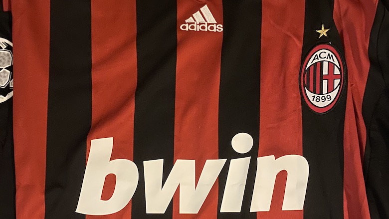 Hoeveel weegt een voetbalshirt sale