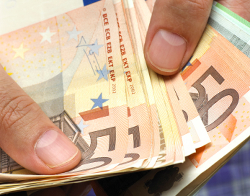 handen_met_geld800.jpg handen_met_geld800.jpg