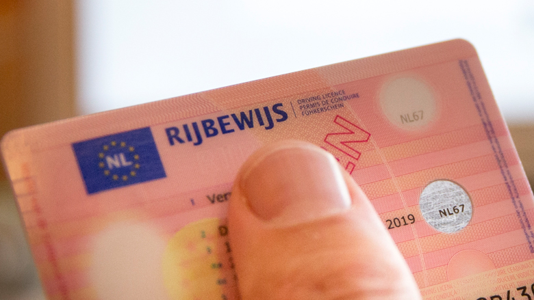 cora-nieuwenhuizen-rijbewijs-03042019-22.jpg cora-nieuwenhuizen-rijbewijs-03042019-22.jpg