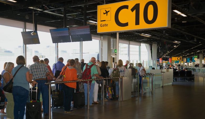 Schiphol-wachtrij-143055503_s.jpg Schiphol-wachtrij-143055503_s.jpg