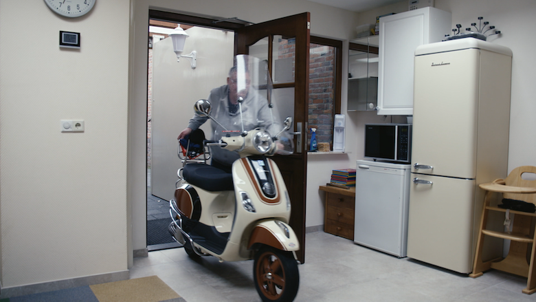 439 x 780 scooter-0510202-780.png