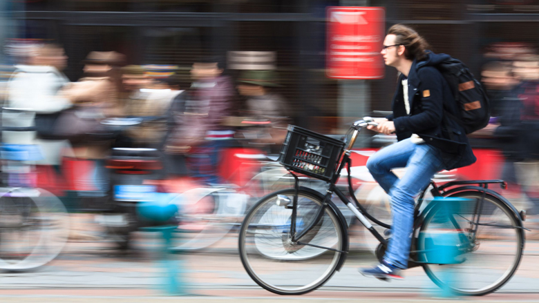 fiets_man_amsterdam_123rf_780.jpg fiets_man_amsterdam_123rf_780.jpg