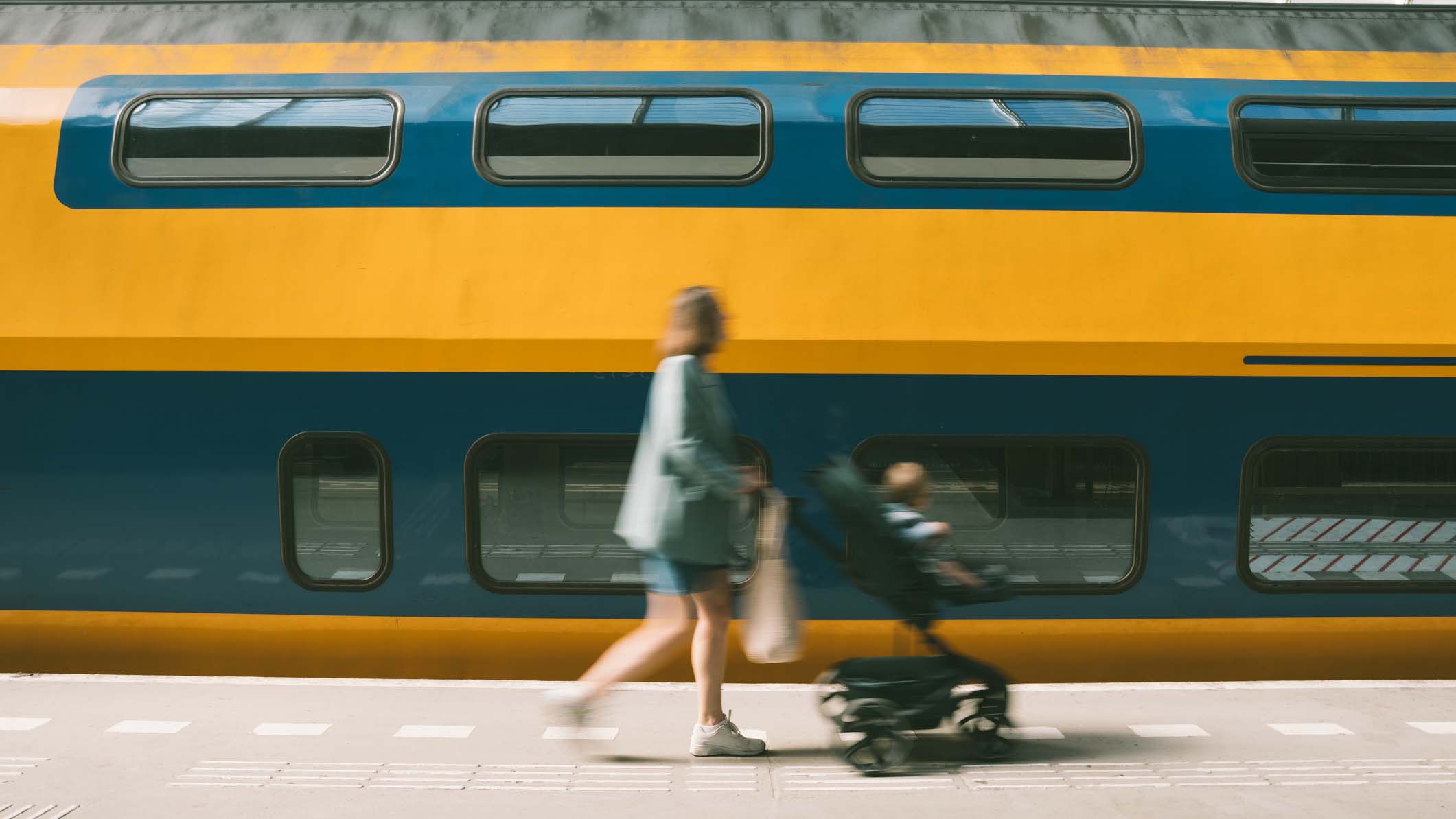 Vrouw Bij Trein