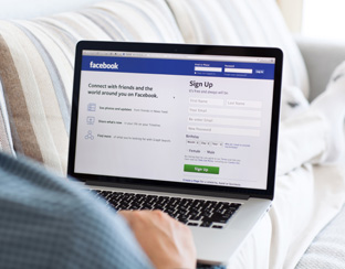 facebook_laptop.jpg facebook_laptop.jpg