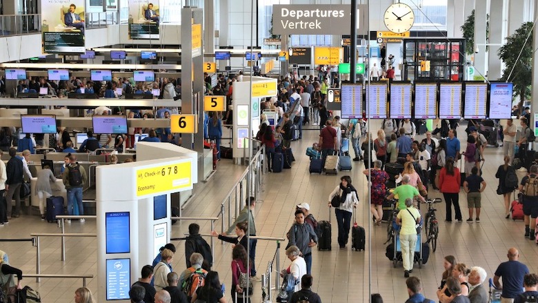 Schiphol-mensen-rijen115573860_s.jpg Schiphol-mensen-rijen115573860_s.jpg