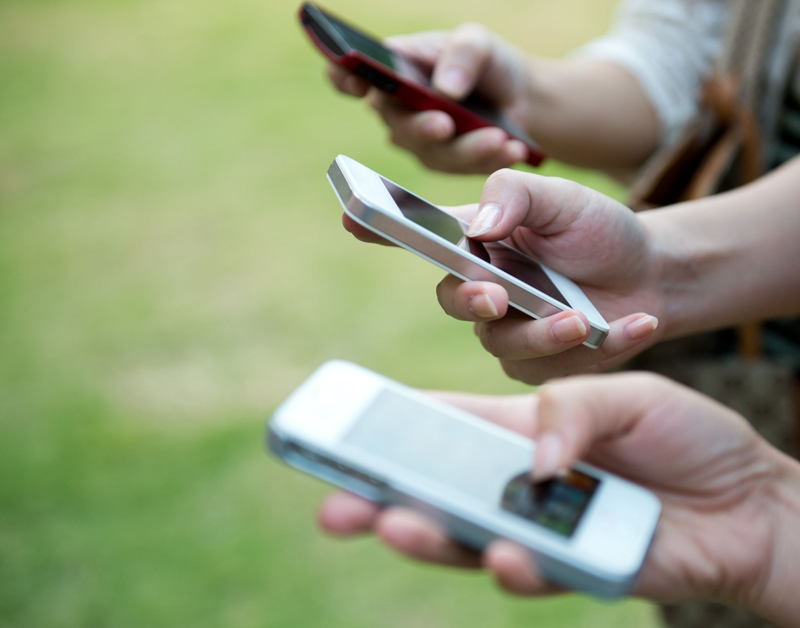 3iphones_800.jpg 3iphones_800.jpg