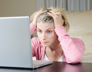 gefrustreerde_vrouw_met_laptop312.jpg