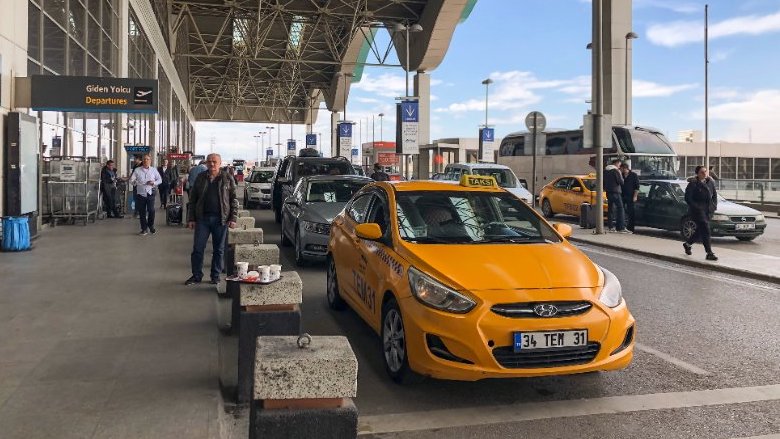 Taxi.jpg Taxi.jpg
