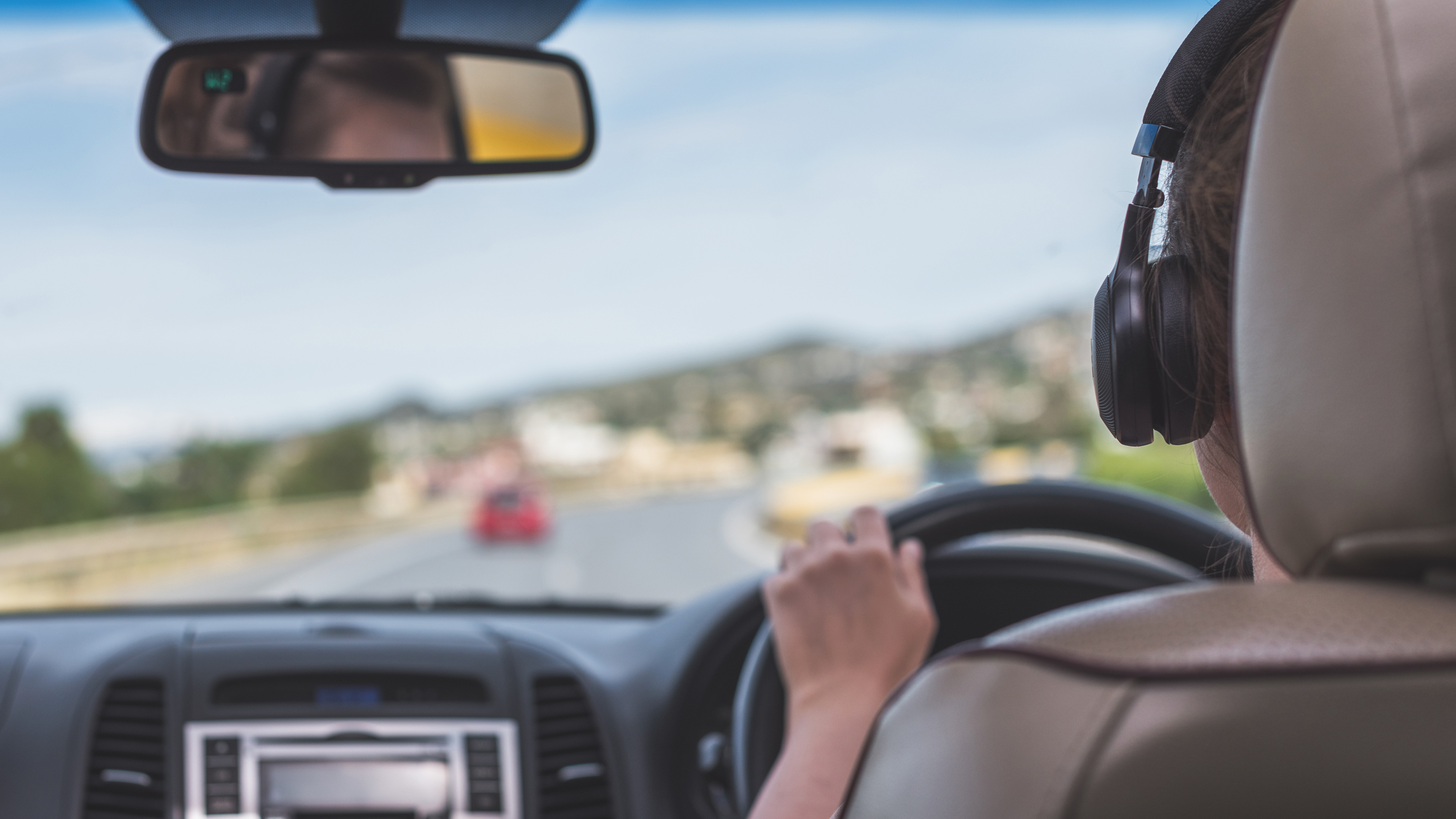 hoofdtelefoonauto.jpg hoofdtelefoonauto.jpg