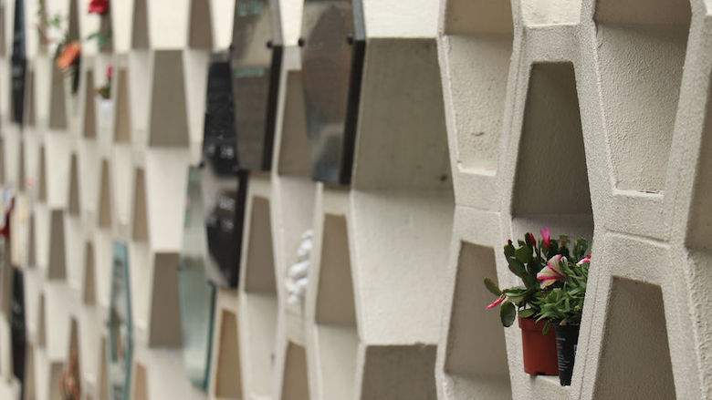 201201 urne wall.jpg