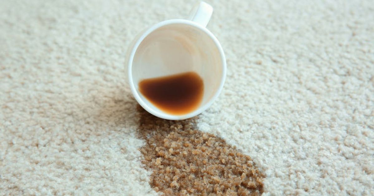 hoe krijg je koffie uit tapijt