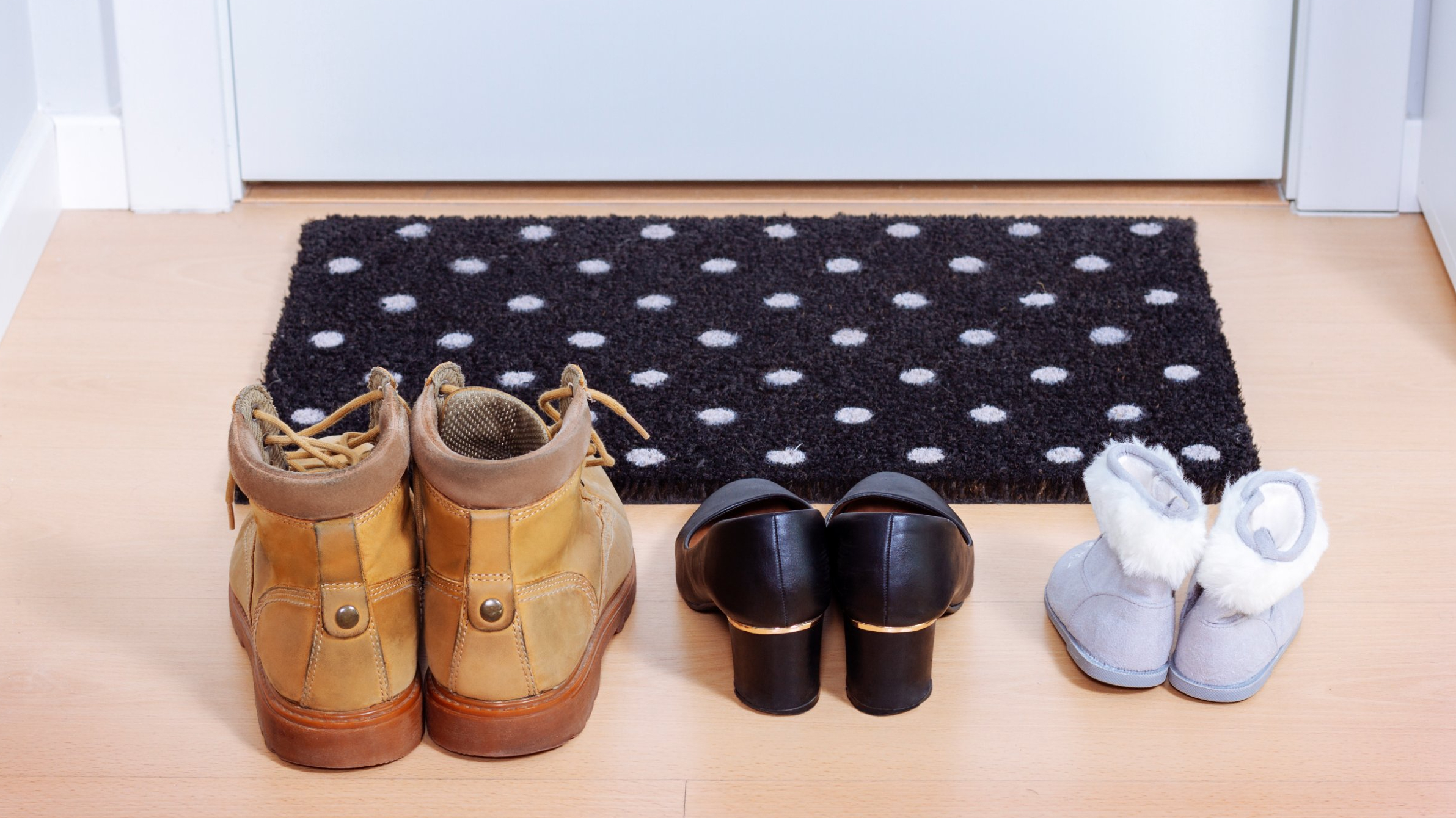 Schoenen uittrekken 21 juni.jpg Schoenen uittrekken 21 juni.jpg