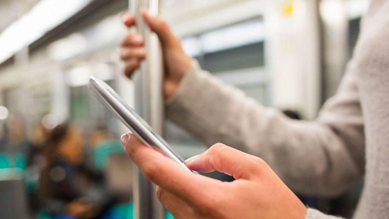 mobiel-in-het-ov-inchecken-780.jpg mobiel-in-het-ov-inchecken-780.jpg