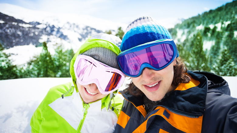 skiers_jong_zon_selfie_123rf_780.jpg skiers_jong_zon_selfie_123rf_780.jpg