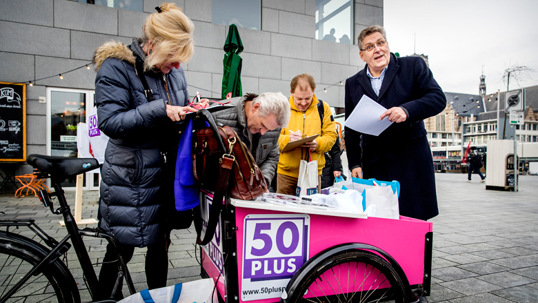 50plus--_10.000-handtekeningen-verzameld-voor-referendum-afloesboete_--180118.jpg 50plus--_10.000-handtekeningen-verzameld-voor-referendum-afloesboete_--180118.jpg