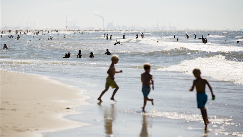 03082020-veilig zwemmen in zee.jpg