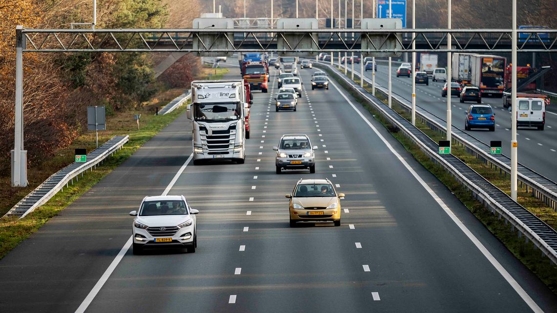 Hogere boetes voor onder andere appen achter het stuur en onnodig links rijden Radar het