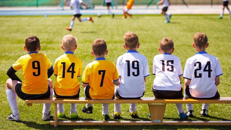 Jongens op voetbalbank66522479_s.jpg Jongens op voetbalbank66522479_s.jpg