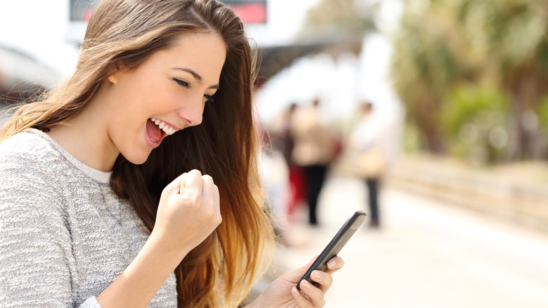 smartphone_vrouw_blij_123rf_780.jpg smartphone_vrouw_blij_123rf_780.jpg