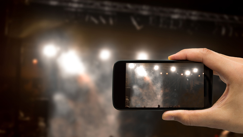 fb-live-filmen-smartphone-780.jpg fb-live-filmen-smartphone-780.jpg
