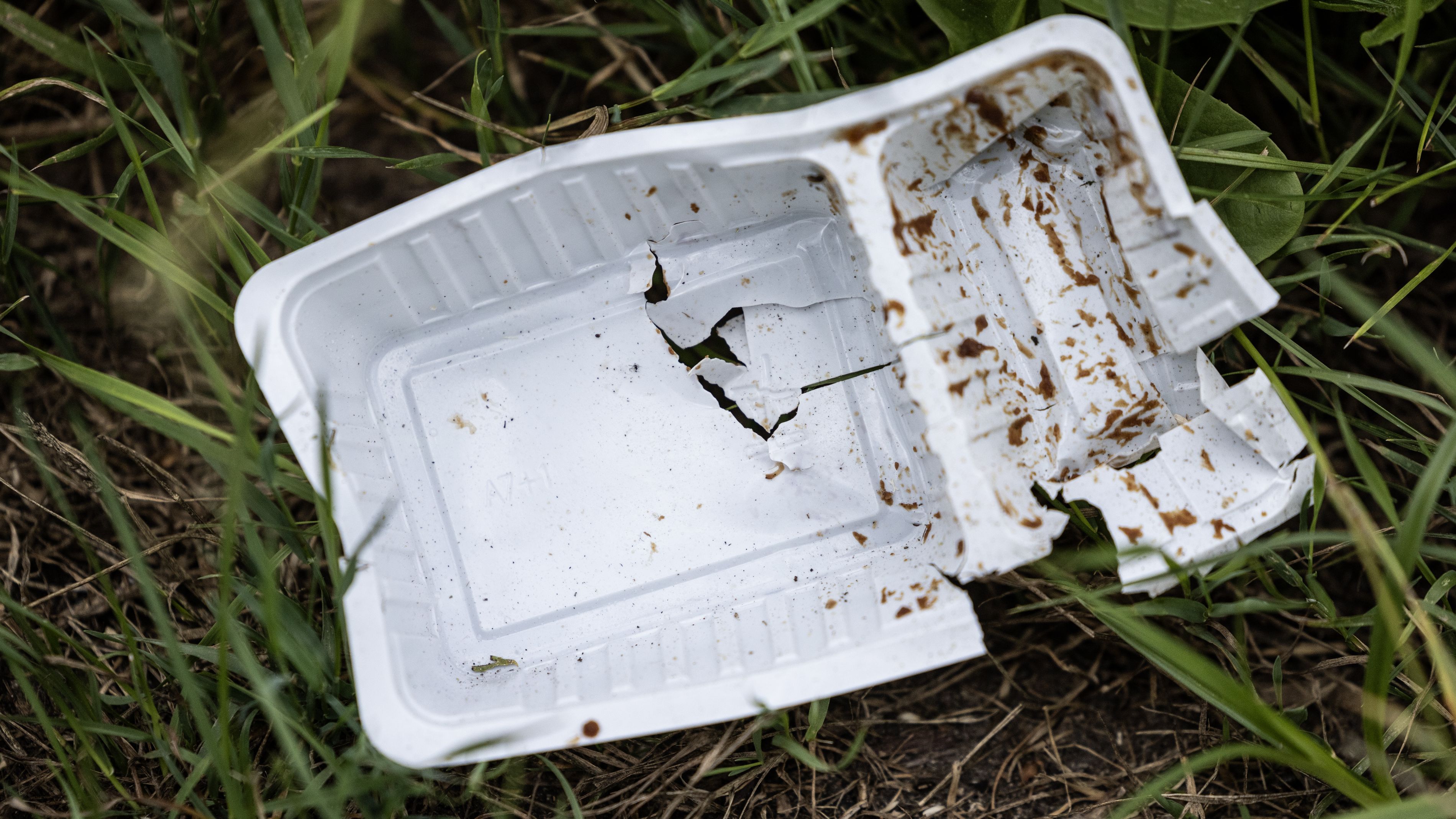 wegwerp_plastic.jpg wegwerp_plastic.jpg