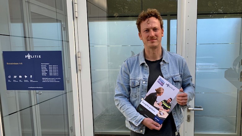 fons doet aangifte kopie.jpg