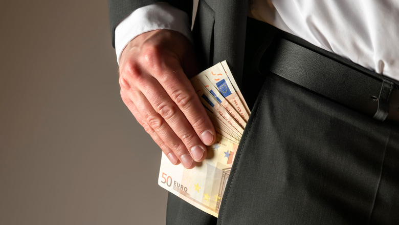 zakenman_geld_euro_zak_123rf_780.jpg zakenman_geld_euro_zak_123rf_780.jpg