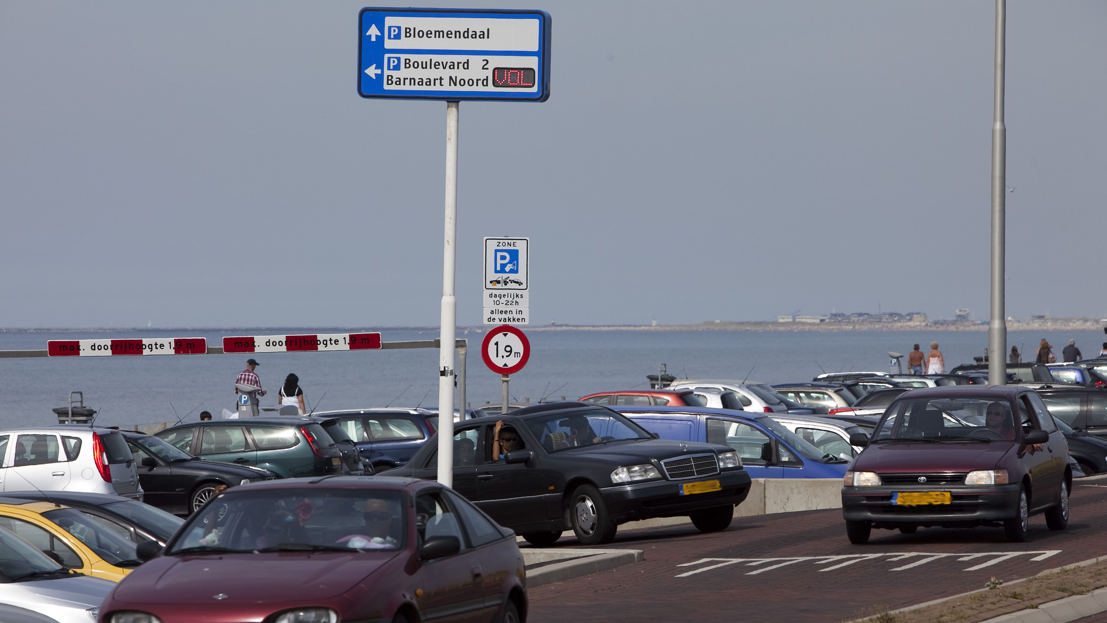parkeren strand.jpg parkeren strand.jpg